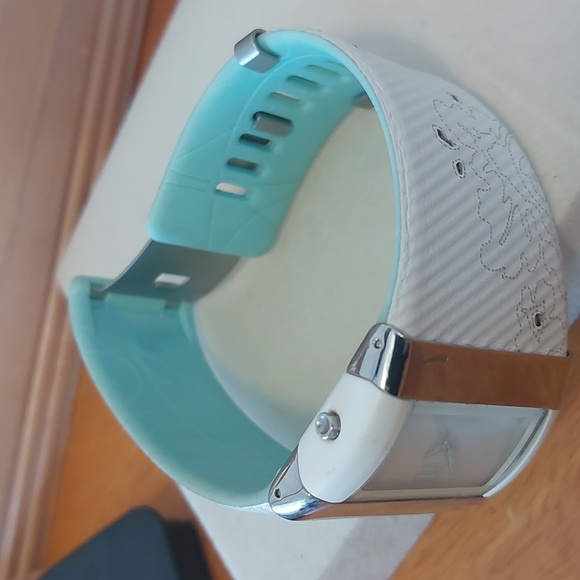 Nike Merge Attract White Sports Watch Chunky - Picture 3 of 7